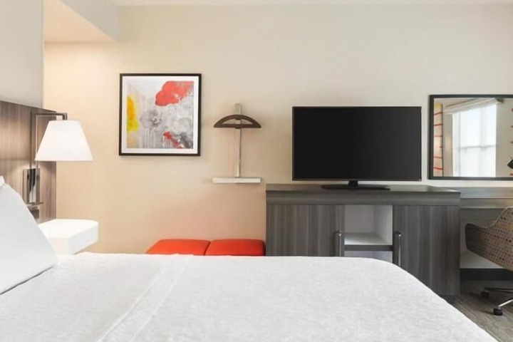 Room 13 of 18