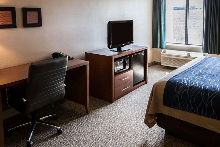 Comfort Inn Crystal Lake - Algonquin