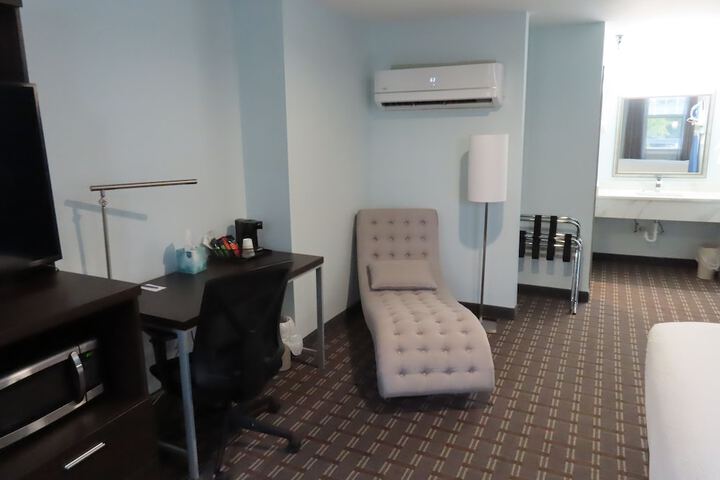 Room 53 of 76