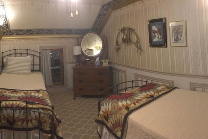 Room 170 of 223