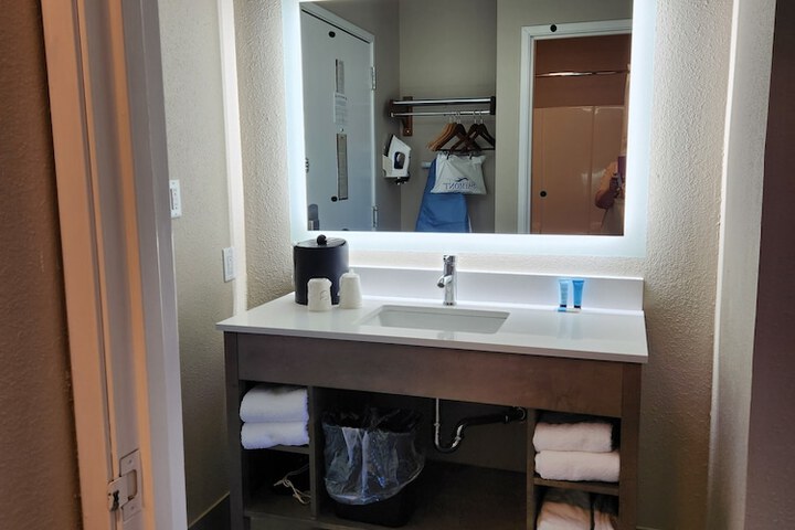 Room 8 of 41