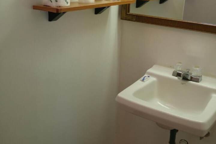 Room 8 of 12