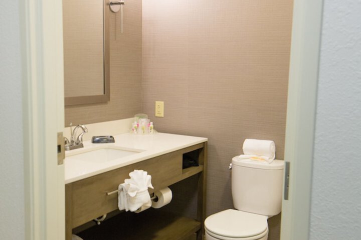Holiday Inn Bloomington-Airport by IHG