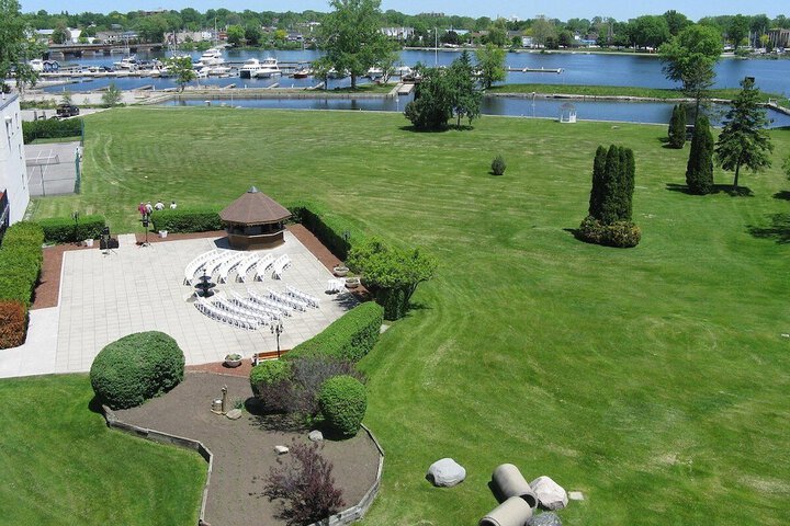 Ramada by Wyndham Belleville Harbourview Conference Centre