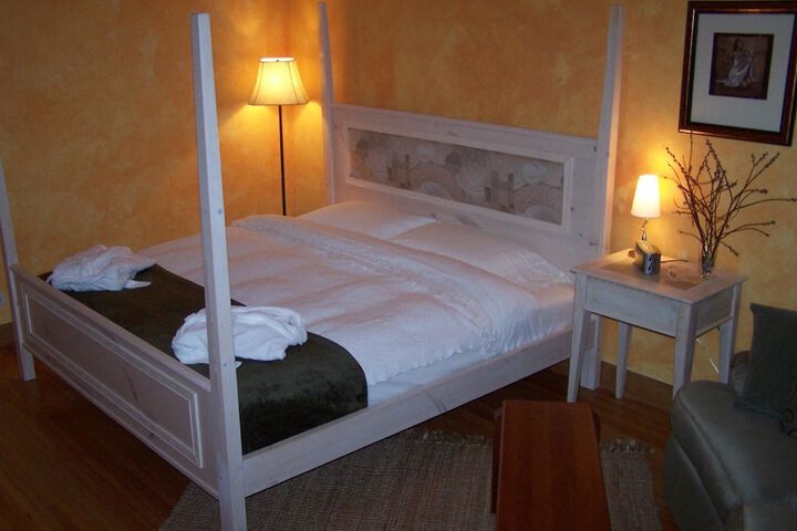 Room 6 of 14