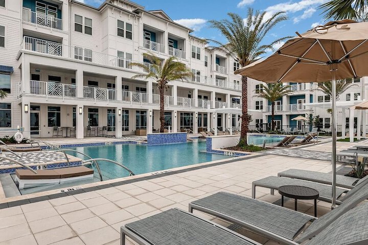 Landing Furnished Apartments near Lake Apopka