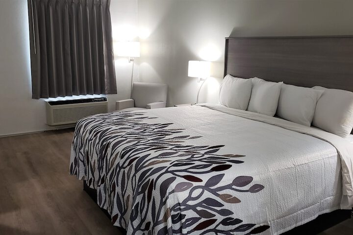 Room 13 of 16
