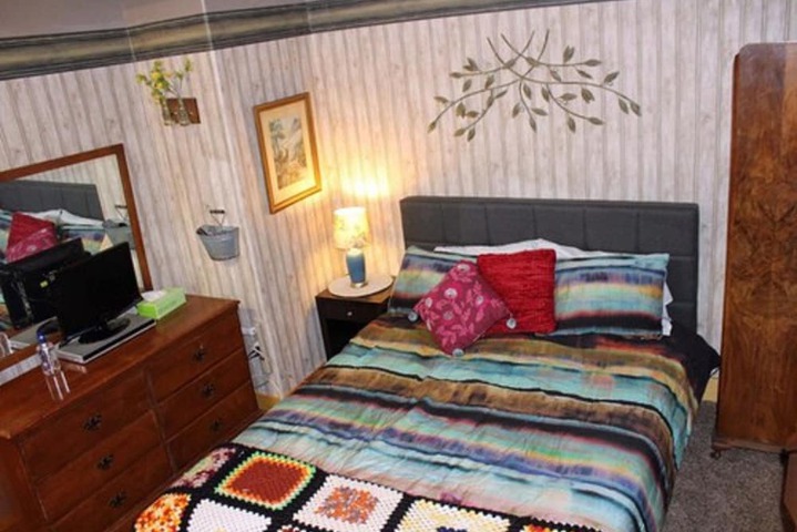 Room 12 of 32
