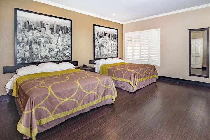 Room 25 of 32