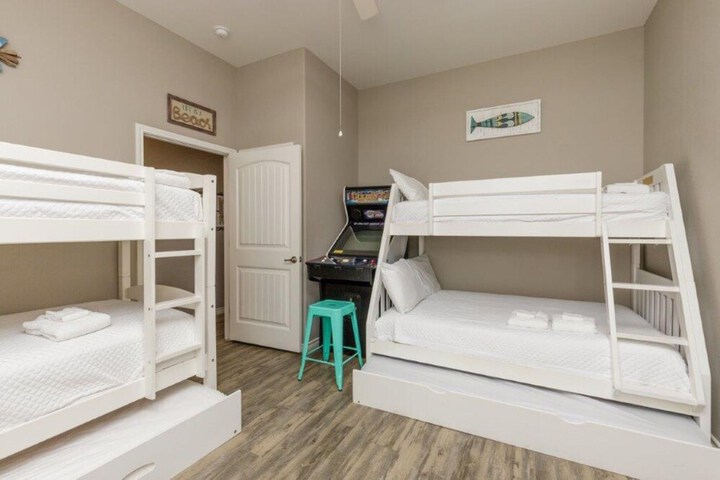 Room 10 of 25