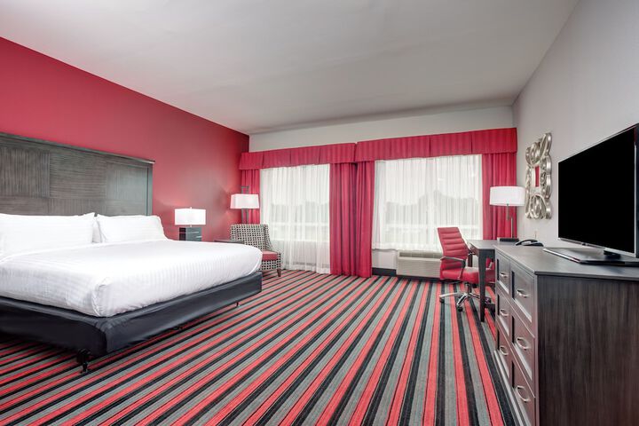 Holiday Inn & Suites Lafayette North by IHG