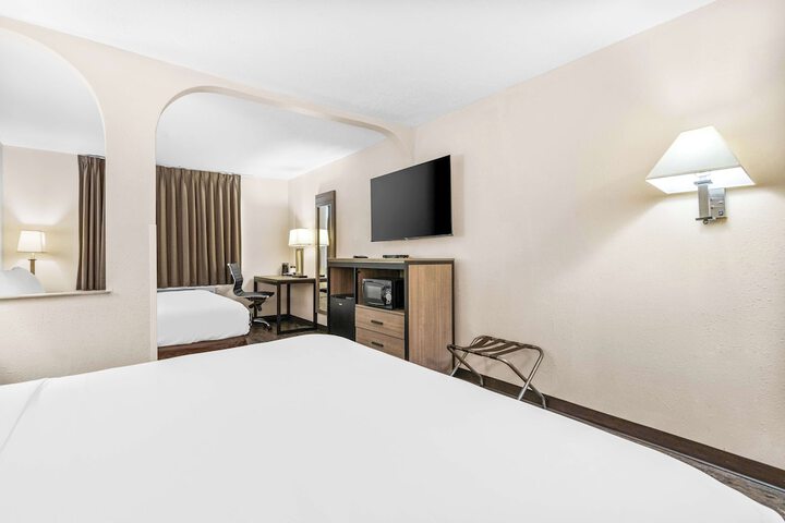 Room 19 of 32