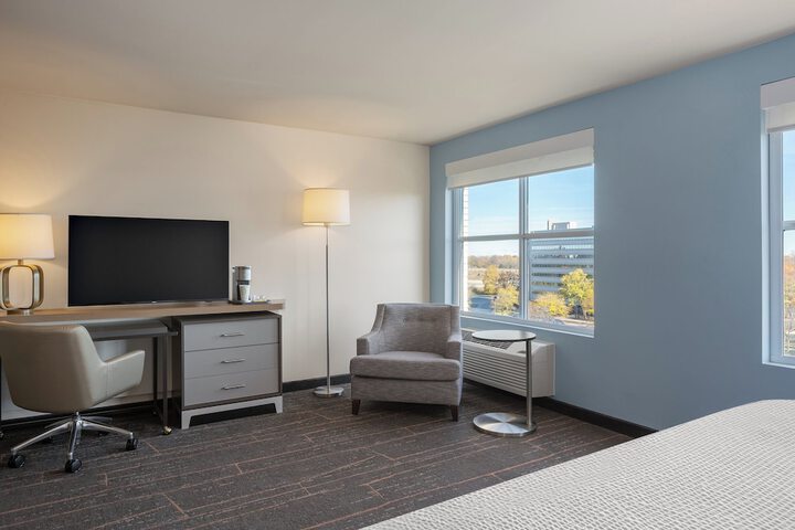 Holiday Inn & Suites Detroit - Troy by IHG