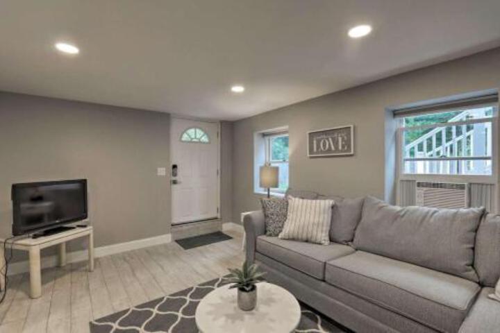 Cozy Quiet Getaway Surrounded by Nature 19 Miles To Downtown Boston