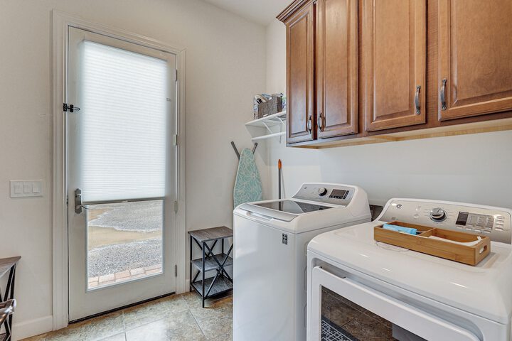 Luxury Queen Creek Home w / Calming Pool Oasis!