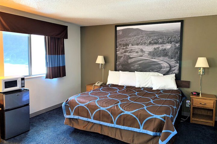 Room 14 of 18