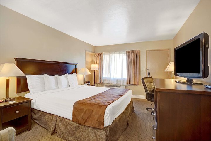Room 8 of 14