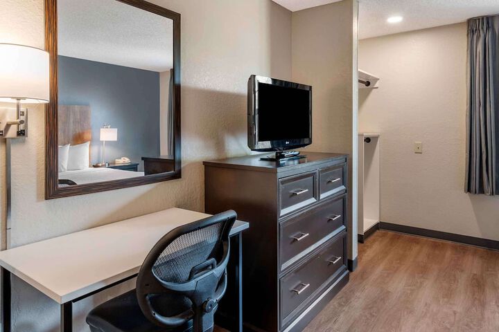 Room 13 of 30