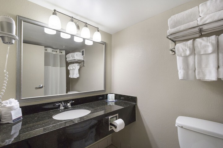 Room 8 of 34