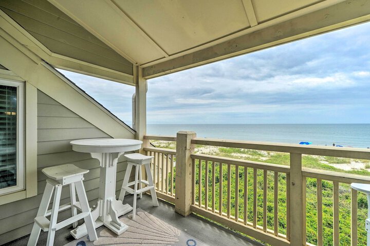 Beachfront Condo w / Unobstructed Ocean Views!