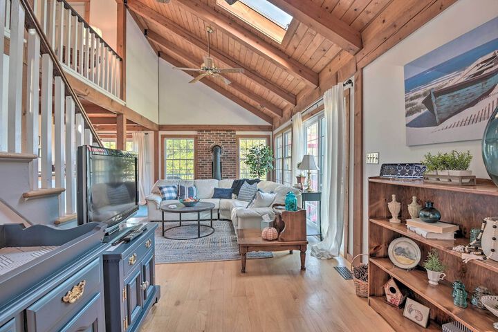 Lovettsville Cottage in Heart of Wine Country
