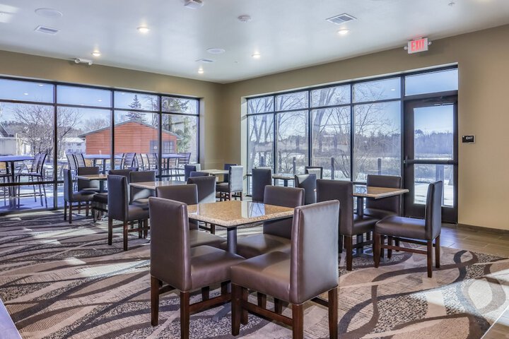 Cobblestone Hotel & Suites - Rhinelander
