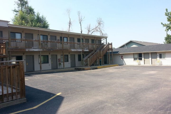 The Crow Peak Lodge