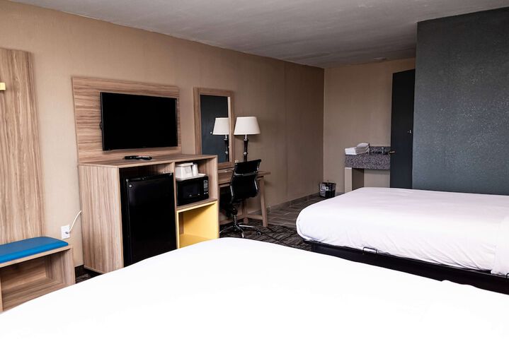 Room 5 of 10