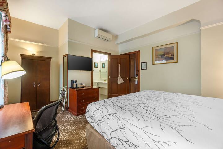 Room 26 of 39