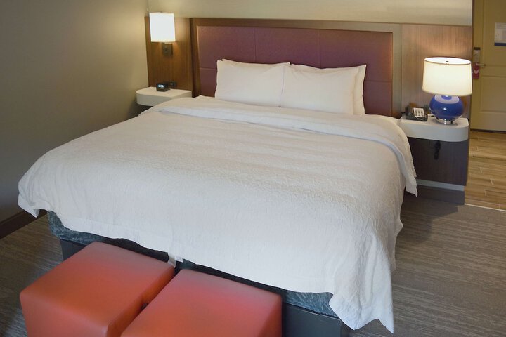 Hampton Inn & Suites Philadelphia / Media