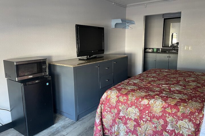 Room 6 of 10