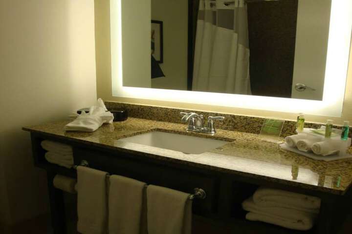 Holiday Inn Express & Suites Pocatello by IHG