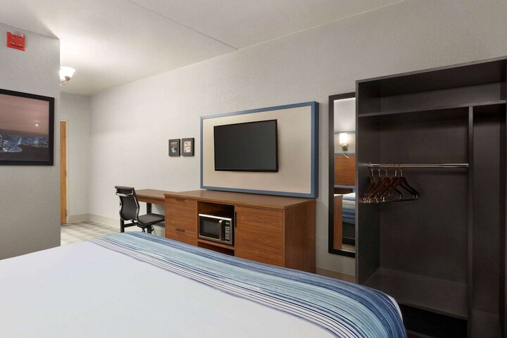 Room 19 of 50