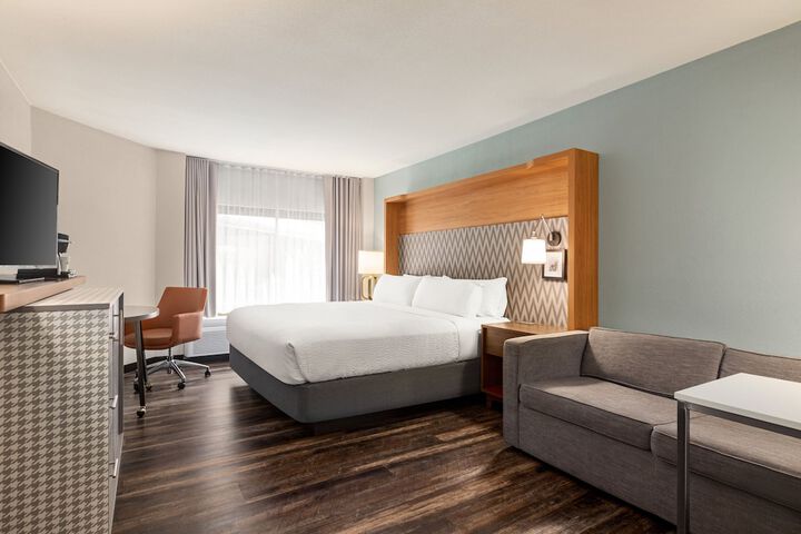 Room 32 of 108