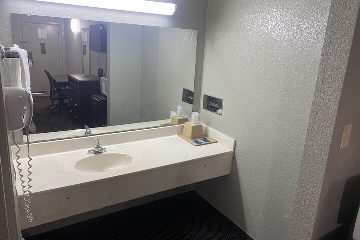 Room 10 of 11