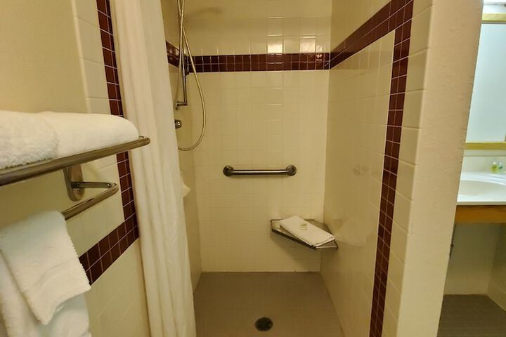 Room 15 of 36