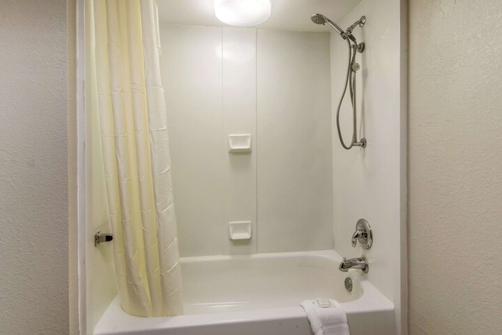 Room 10 of 50
