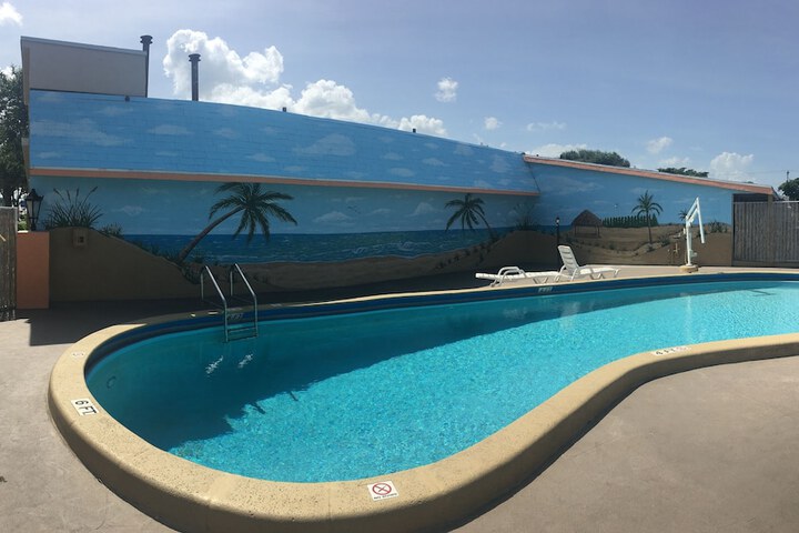 Pool 4 of 35
