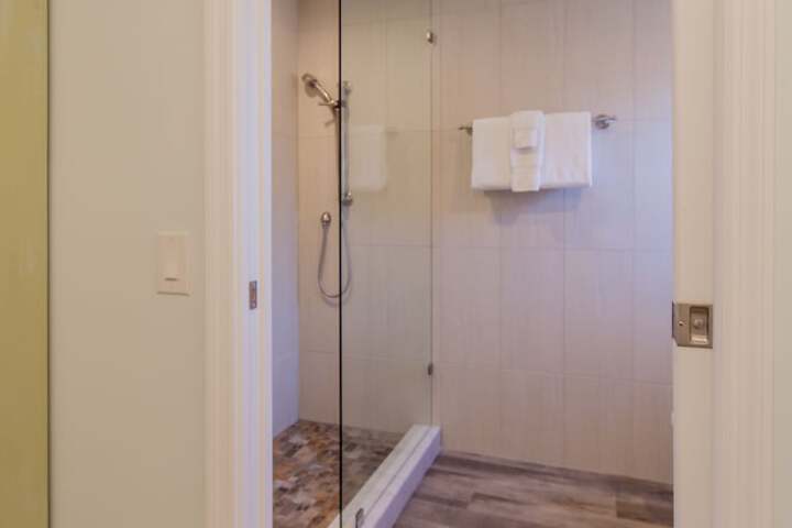 Room 34 of 48