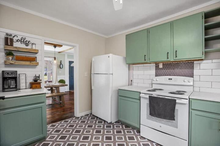 Charming 4 bedroom farmhouse with large backyard for entertaining