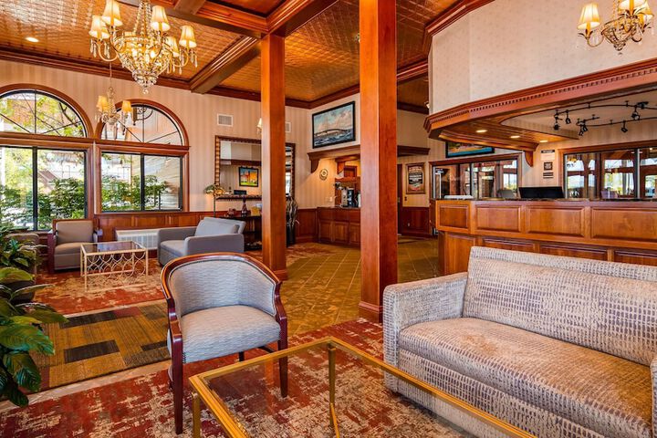 Best Western Plus Dockside Waterfront Inn