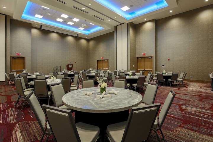 DoubleTree by Hilton Evansville