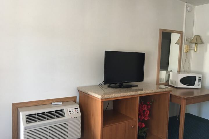 Room 6 of 9