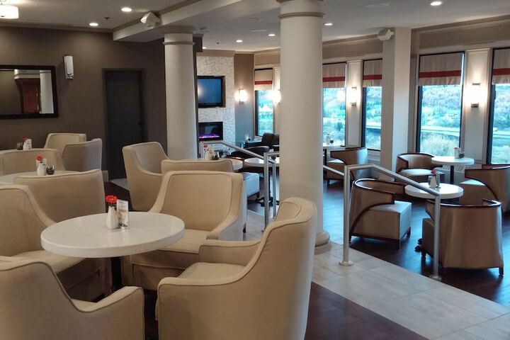 Lounge 49 of 60