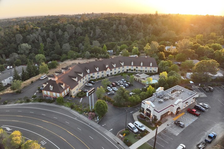 Red Lion Inn & Suites Auburn