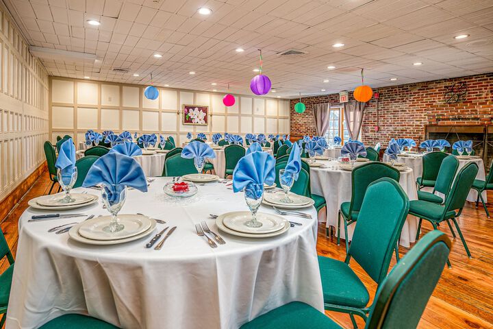 Ballroom/Hall 124 of 132