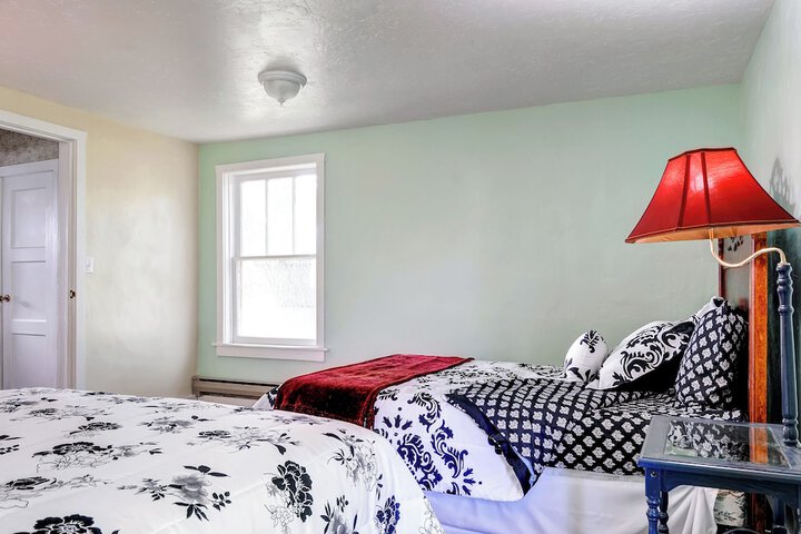 Charming Tropic Home by a Farm: Near Bryce Canyon!