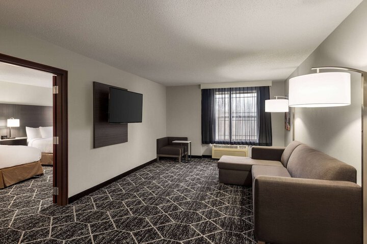 Room 51 of 80