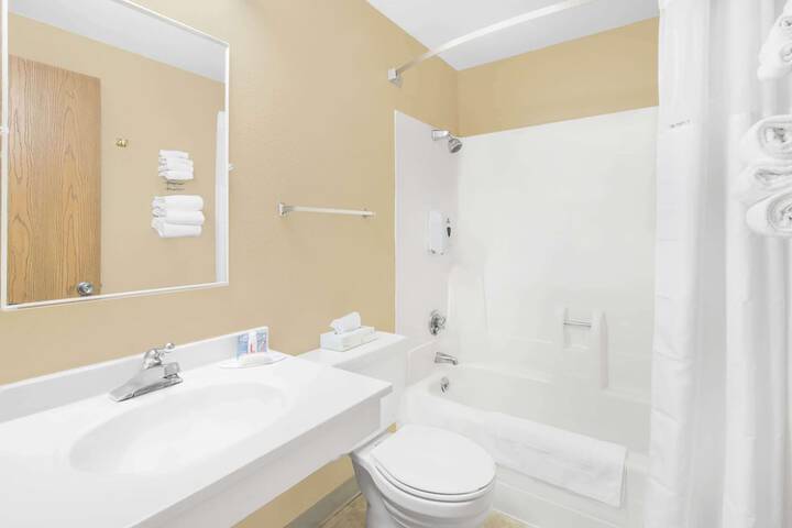 Super 8 by Wyndham Watertown