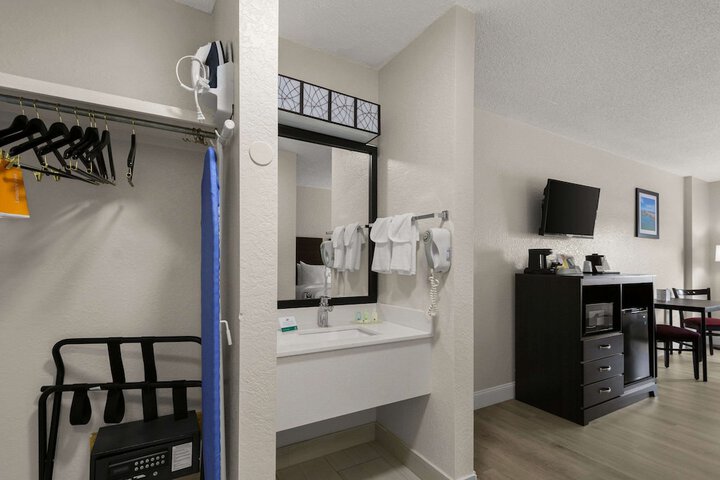 Room 18 of 35